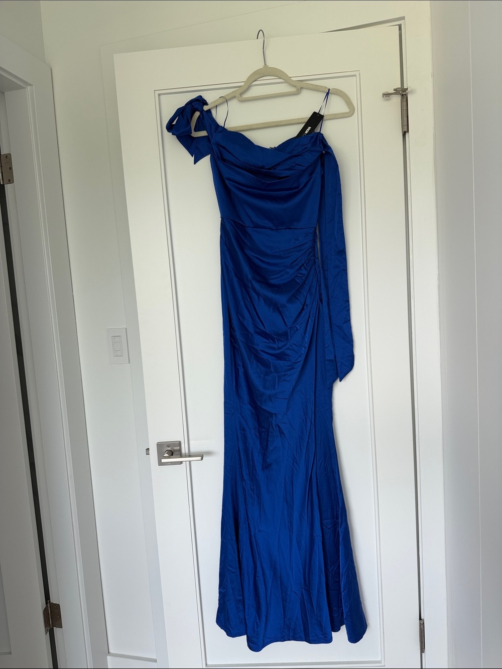 Elegant Off-Shoulder Royal Blue Evening Dress
